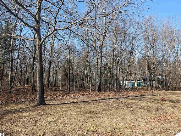 5th image of N/a Huron Woods Dr