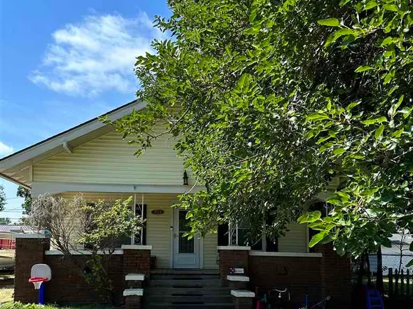 703 E Grand Ave, Tonkawa, OK 74653