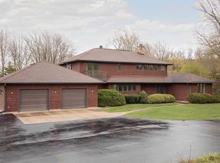 W11159 Pig Tail Alley Rd, Portage, WI 53901