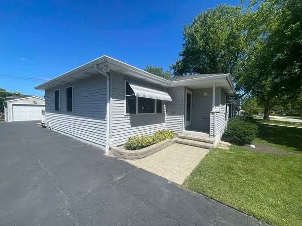 152 N Fairlawn Ave, Mundelein, IL 60060