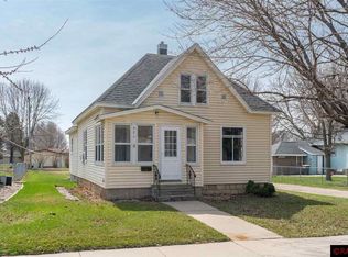 621 6th St, Nicollet, MN 56074