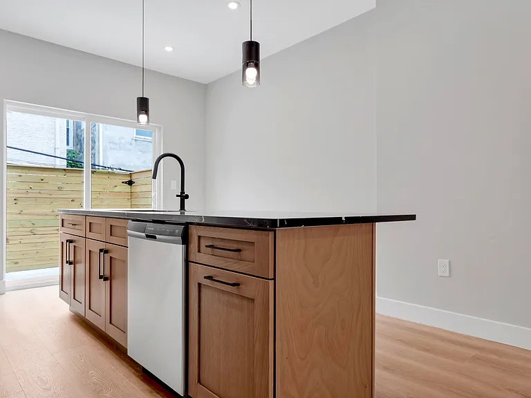 2311 Cross St — Photo 8