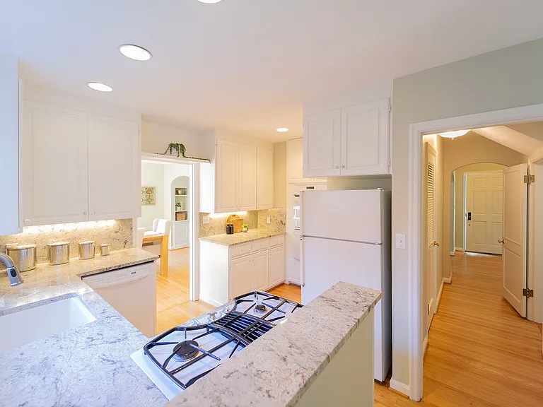 2840 SW Fern St — Photo 16