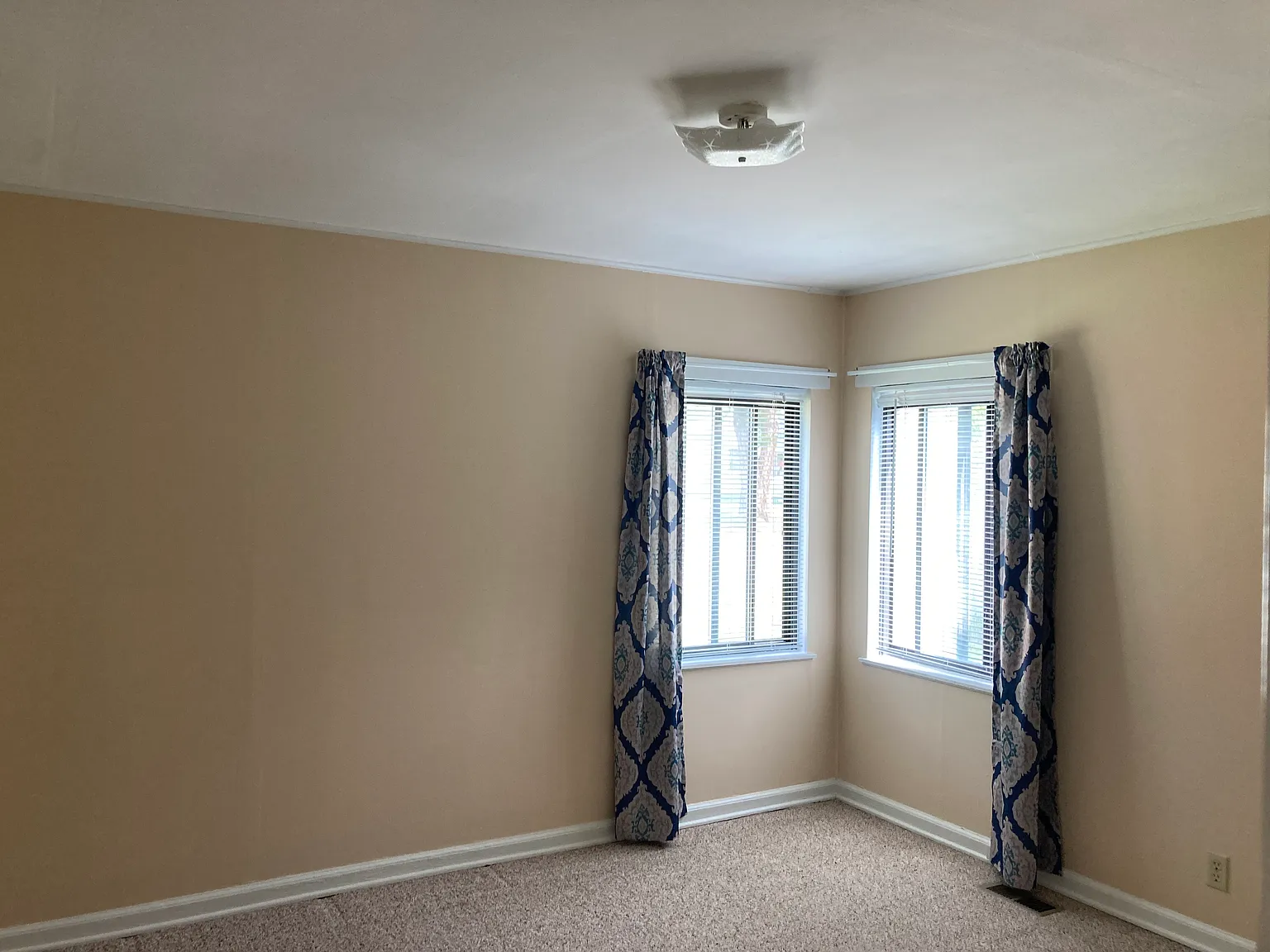 2 bed, 720 sqft, $1,300 — Photo 2