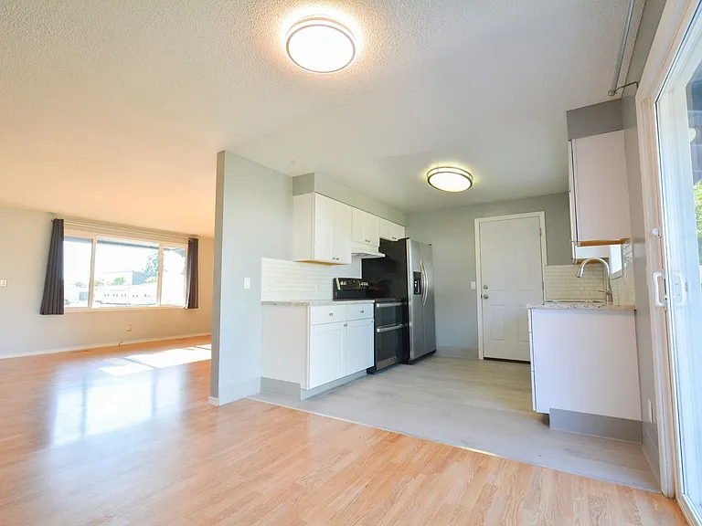 2911 NE 124th Ave — Photo 5