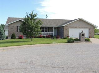 225 Sawtooth Dr, Palmyra, MO 63461