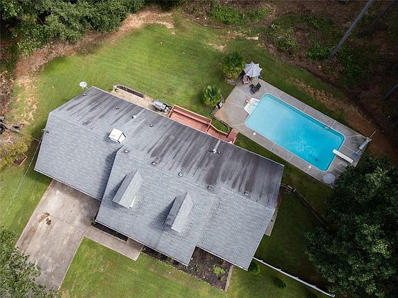 2nd image of 200 Brookview Dr