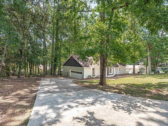 4th image of 409 Lewes Cir