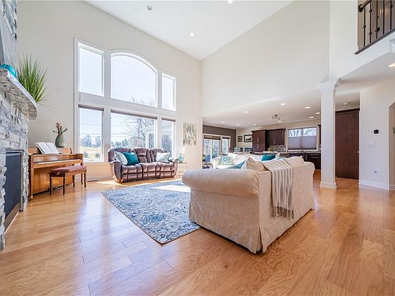 4th image of 24626 Tunbridge Ln