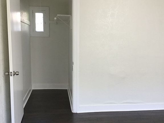 3rd image of 1134 N Kingsley Dr