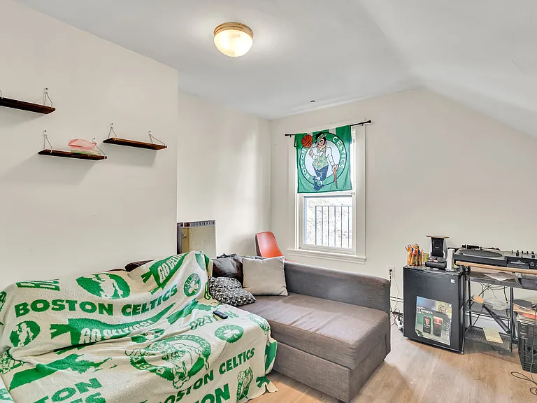 20 Ashford St #20 — Photo 3