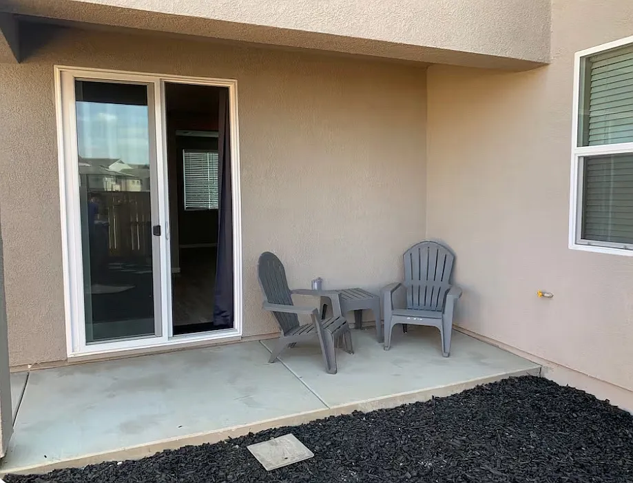 1 bed, 2000 sqft, $1,527 — Photo 3
