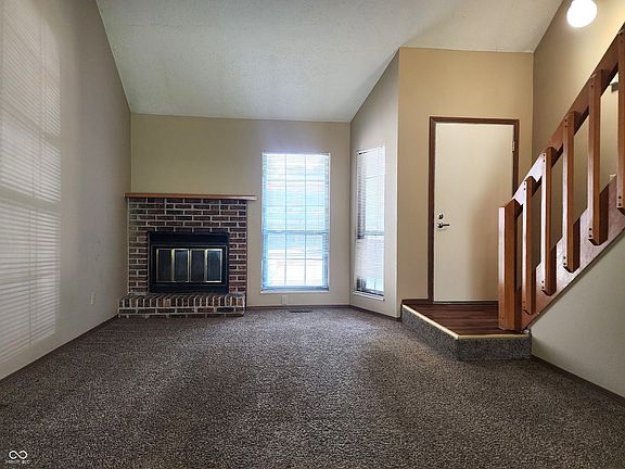 3rd image of 365 White Oak Ln