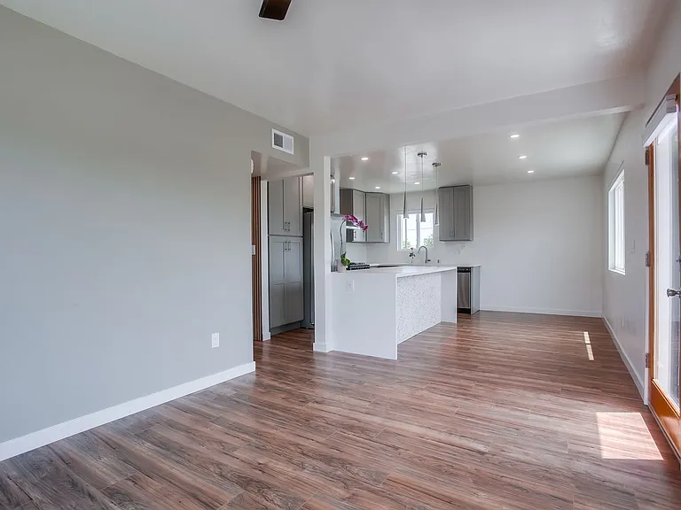 3977 Ingraham St #B — Photo 14