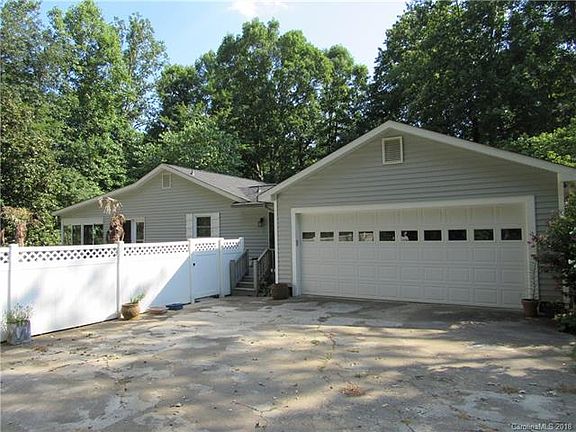 4th image of 1737 Laurel Hill Dr
