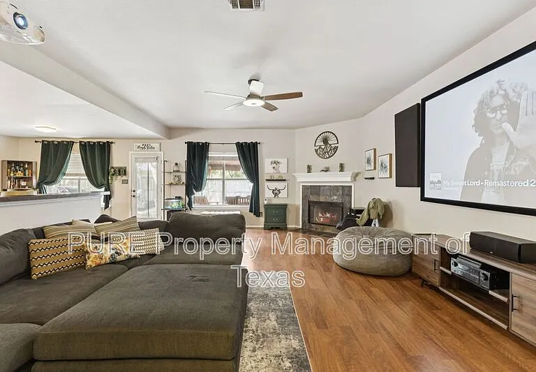 2412 Chestnut Path — Photo 3
