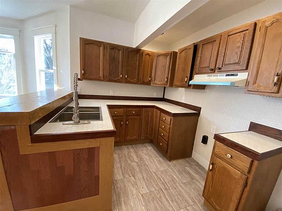 3rd image of 1525 W Palmer Ave