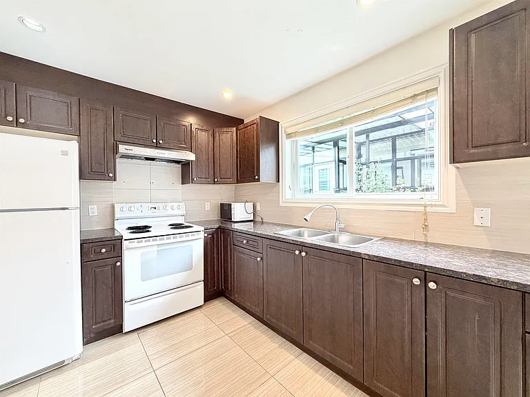 7456 Humm St #LANEWAY HOUSE — Photo 10