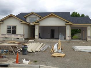 3743 Arizona Dr, Medford, OR 97504