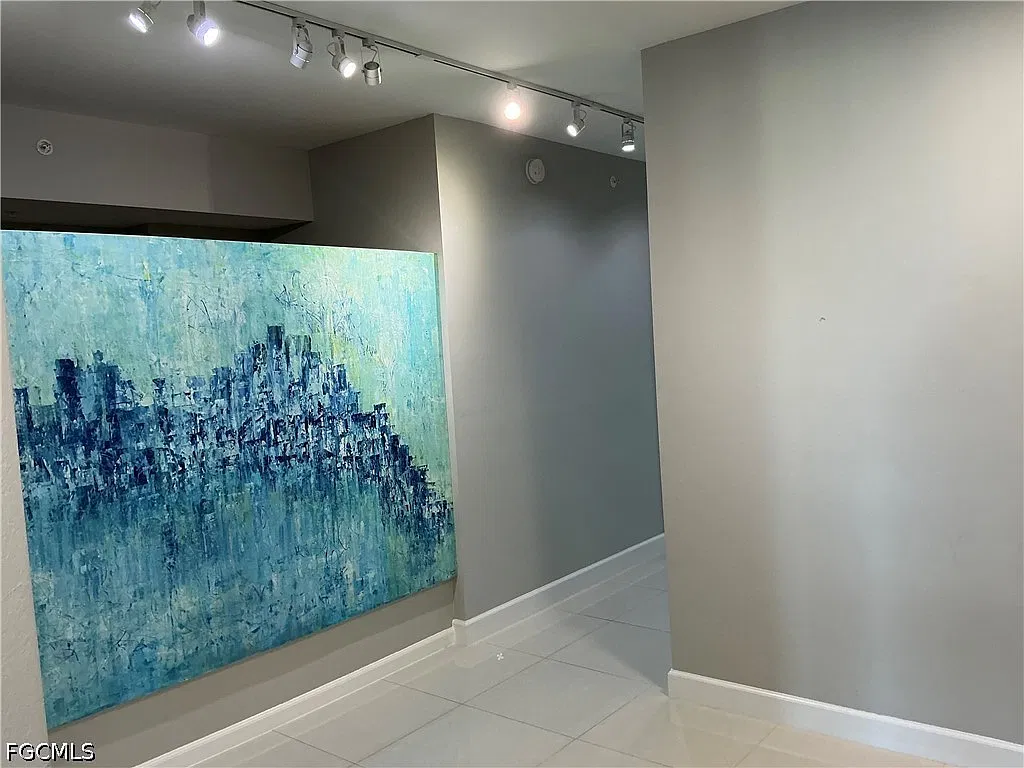 2 bed, 2.0 bath, 1319 sqft, $4,500 — Photo 4