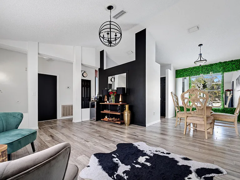 601 SW Icon Ave — Photo 8