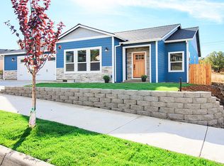 1060 Ruby Meadows Dr, Eagle Pt, OR 97524