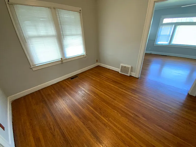 210 W Roselawn St — Photo 4
