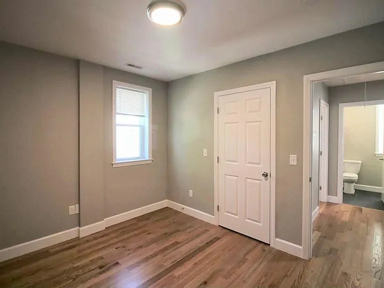 297 Bainbridge St — Photo 5