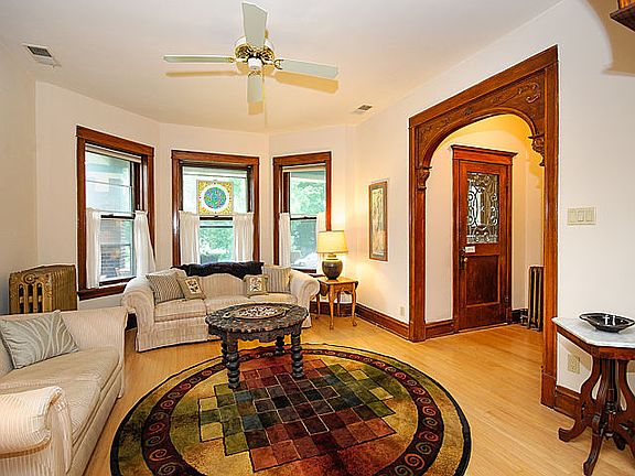 5th image of 714 S Lyman Ave