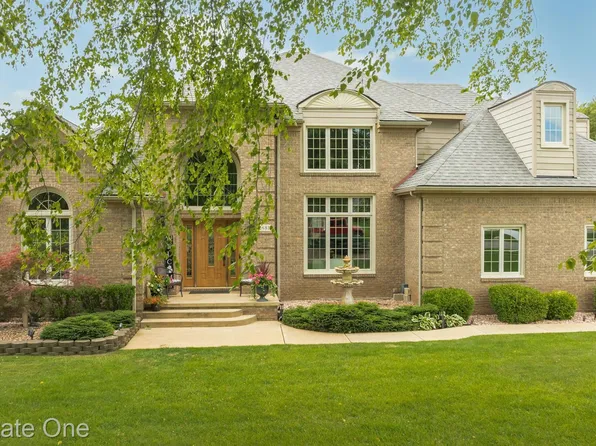 2681 Vero Dr, Highland, MI 48356