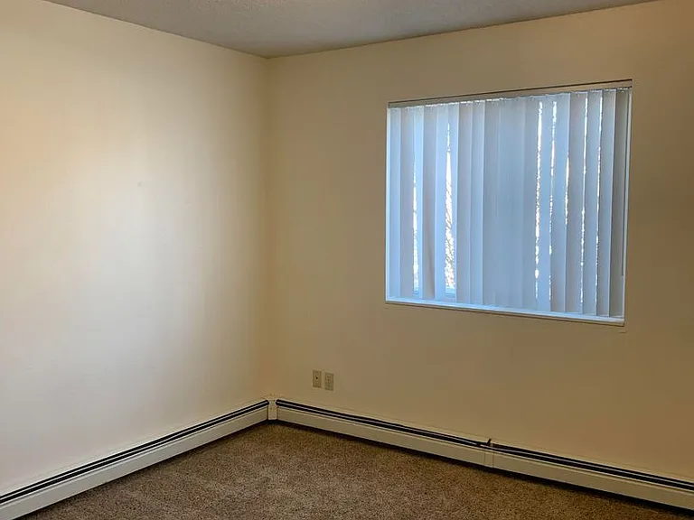 Dakota E & W Apartments — Photo 94