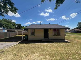 407 N Victoria Ave, Iowa Park, TX 76367