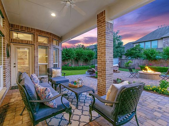 Great backyard for entertaining! Gas firepit, outdoor kitchen and hot tub are ready for rest and relaxation or entertaining guests.