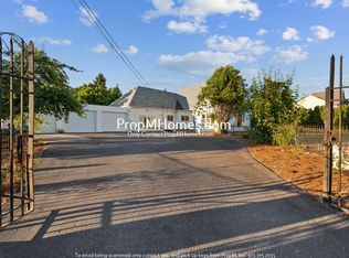 19825 SE Stark St, Portland, OR 97233