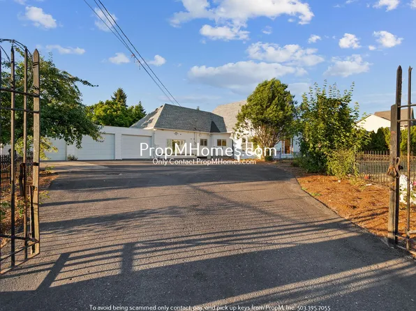 19825 SE Stark St, Portland, OR 97233