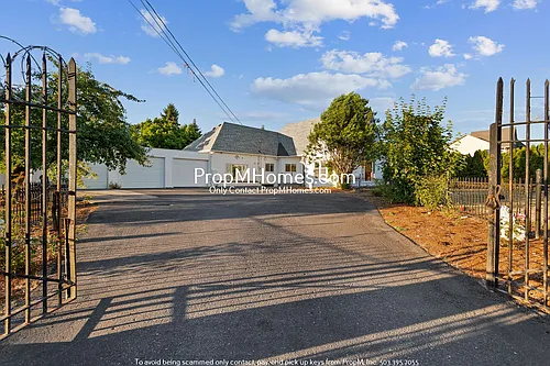 19825 SE Stark St Photo 1
