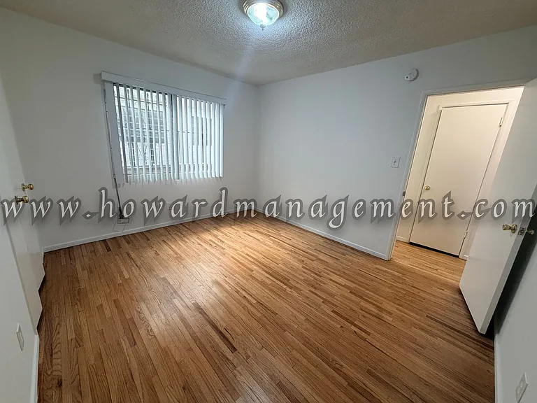 01405BA — Photo 11