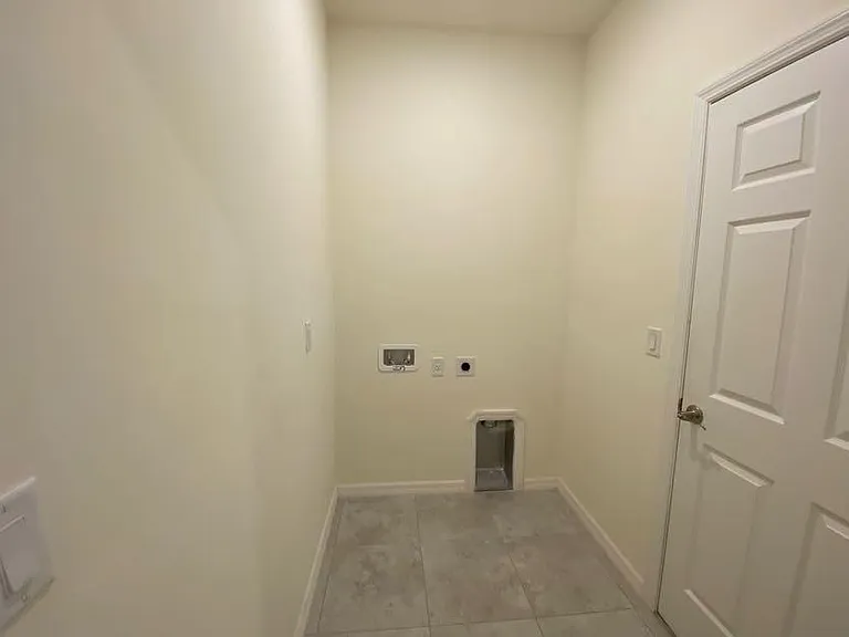 Washer/Dryer hookup - Laundry Room