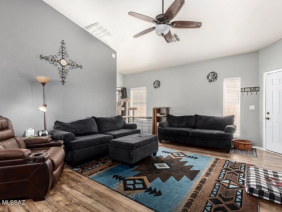 4th image of 437 E Camino Limon Verde