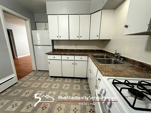 3rd image of 4900 Greenwood St APT 1E