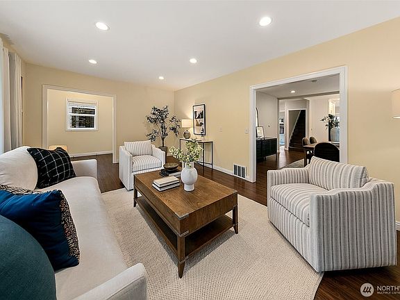 3rd image of 954 19th Avenue E