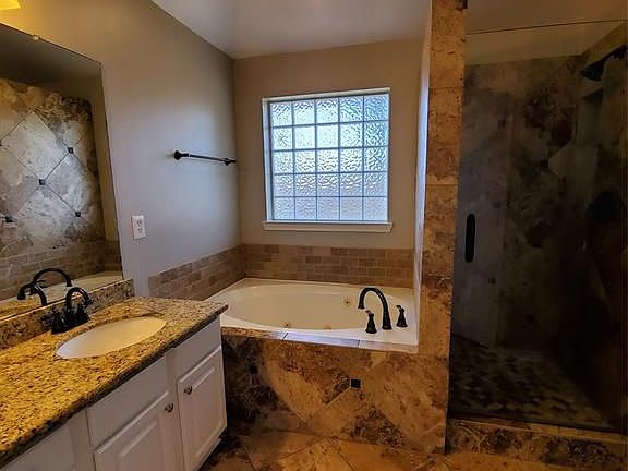 4th image of 1718 Charlton Oaks Ct