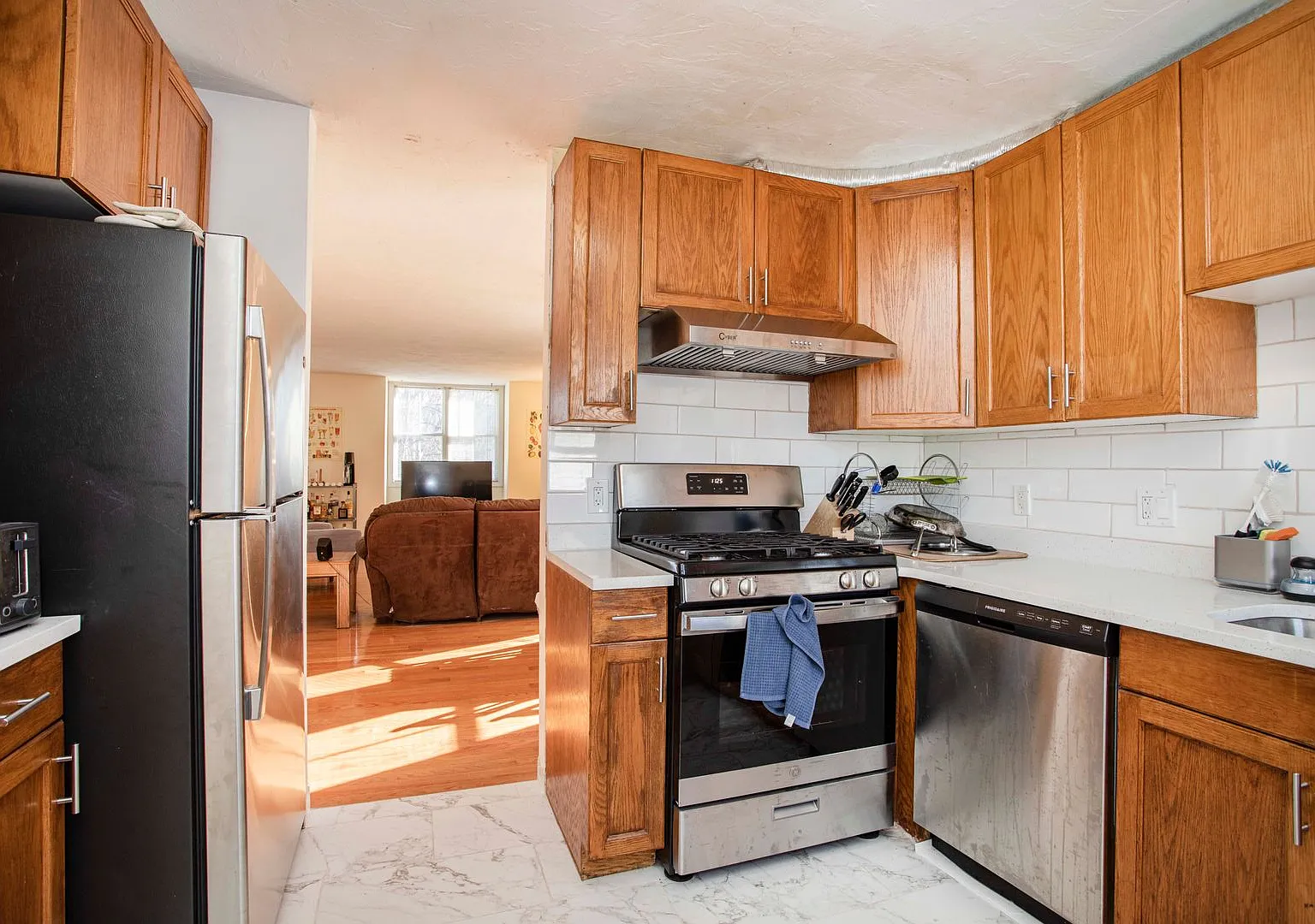 NIce 4 bed in Mission Hill — Photo 4