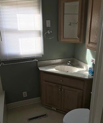 2nd image of 405 N Main St