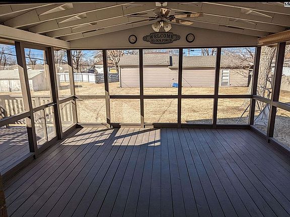 3rd image of 220 E Avenue D