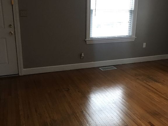 4th image of 326 N 41st St