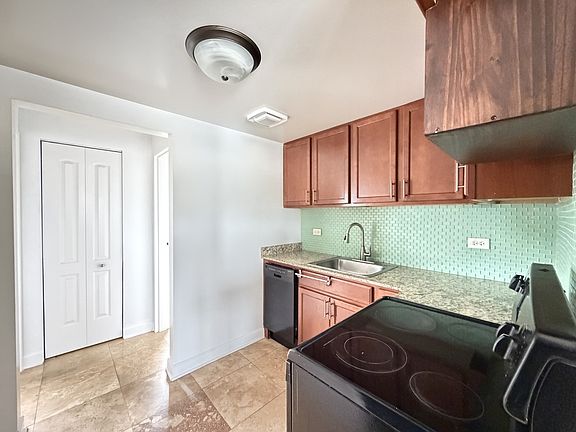 4th image of 7630 N Milwaukee Ave APT 3A