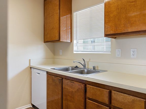 5th image of 1070 Loma Ave APT 308