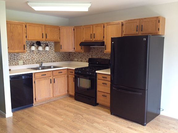2nd image of 325 Woodridge Cir