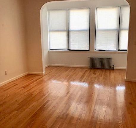 2nd image of 3033 32nd St APT 1A